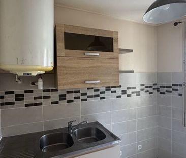 CUERS - Centre-ville- Appartement T2 de 43 m² - Photo 4