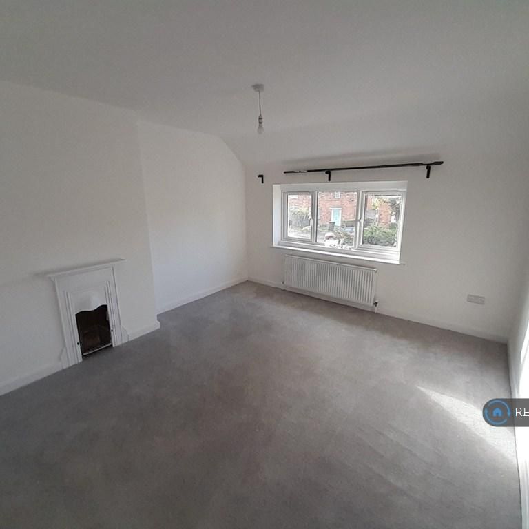 4 bedroom semi-detached house to rent - Photo 1