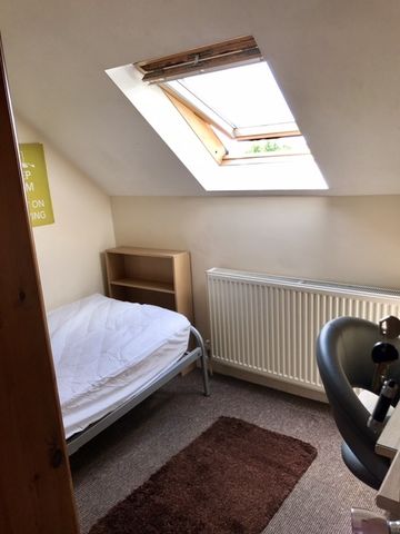 Room in a Shared House, Nesbitt Road, BN2 - Photo 3