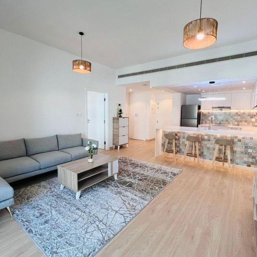 1 Bed Upgraded Furnished | Flexible Cheques - Photo 1