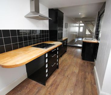 2 bedroom terraced house to rent - Photo 2