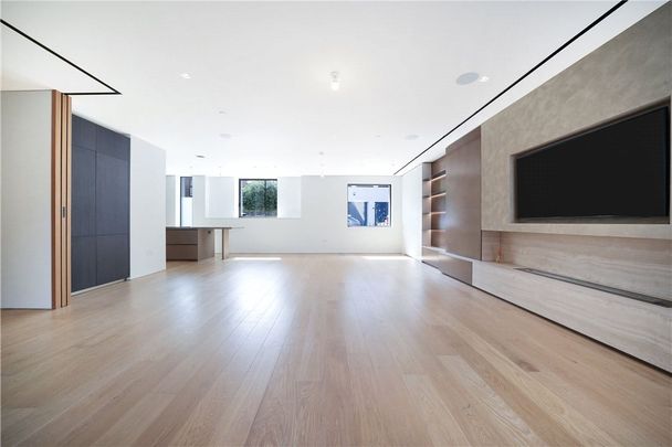 An immaculate three bedroom duplex with private courtyard patio (ground and lower ground floors) that is part of a new modern development in a quiet street close to Holland Park, High Street Kensington and Notting Hill Gate. EPC rating: B | Council Tax Band H - Photo 1