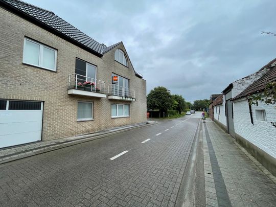 UITBERGEN - Ruim Eénslaapkamerappartement mét carport. - Photo 1