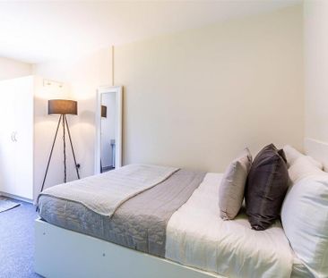 1 bedroom in a flat share to rent - Photo 3