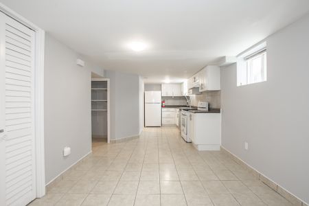 **ALL INCLUSIVE** 2 Bedroom Lower Unit in St. Catharines!! - Photo 4