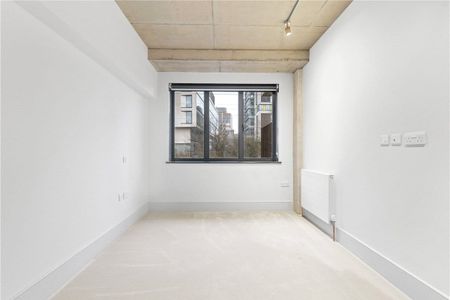 A super first floor (with lift) one bedroom flat with balcony located in a beautifully and sympathetically redeveloped building in North Kensington. EPC rating: B - Photo 2