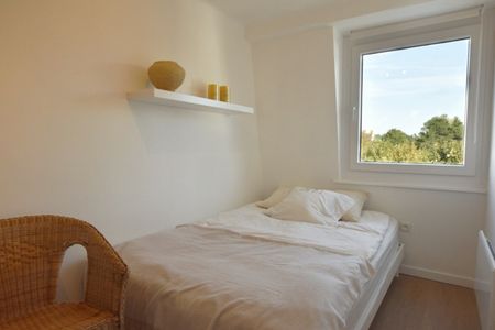 Mooi gemeubeld appartement rustig gelegen, doch centraal - Photo 4