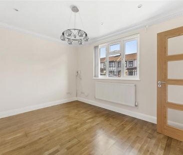 4 bedroom semi-detached house to rent - Photo 4