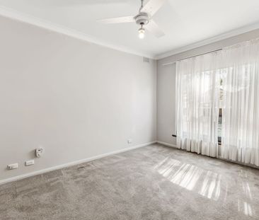 Spacious & Well-Located Unit in Sought-After Kensington Gardens - Photo 3