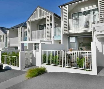 Modern, Light and a Short Walk to the Shops - Photo 4
