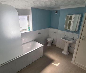 3 bedroom terraced house to rent - Photo 6