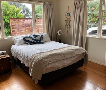 Takapuna Gem - central and spacious! - Photo 1