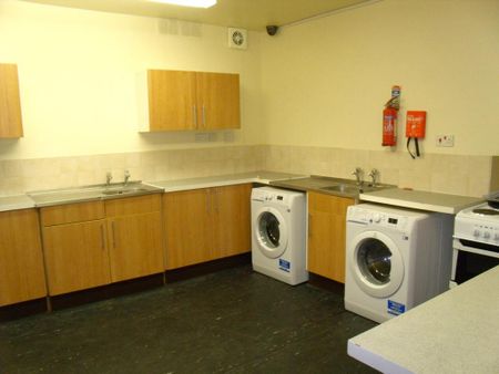 1 bedroom in a house share to rent - Photo 3