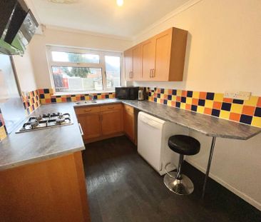 Farnworth Grove - Photo 4