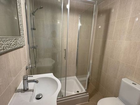 2 Bed Flat, Lynmouth Road, RG1 - Photo 2