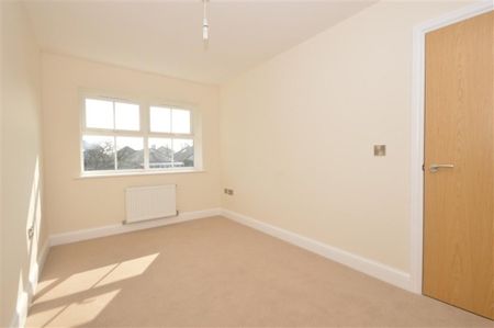 3 bedroom semi-detached house to rent - Photo 3