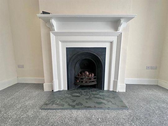 4 bedroom terraced house to rent - Photo 1