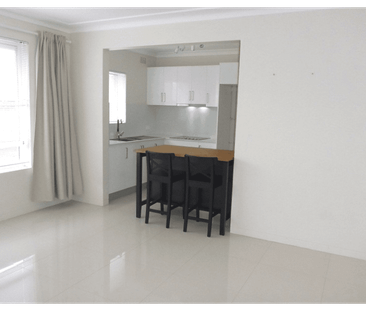 Updated & spacious two bedroom unit in a security block - Photo 6