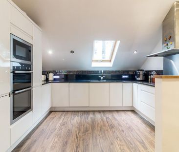 4 bedroom detached house to rent - Photo 4