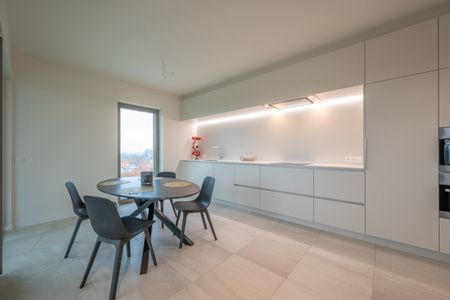 Ruim en lichtrijk appartement met open zicht en zonnig terras, in het centrum van Heist en op enkele passen van de zee - Photo 5