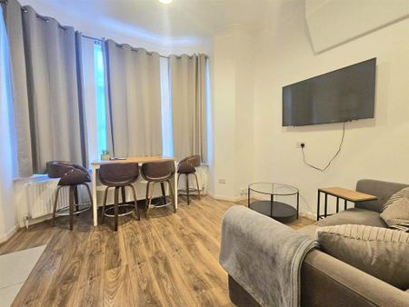 2 bedroom flat to rent - Photo 2