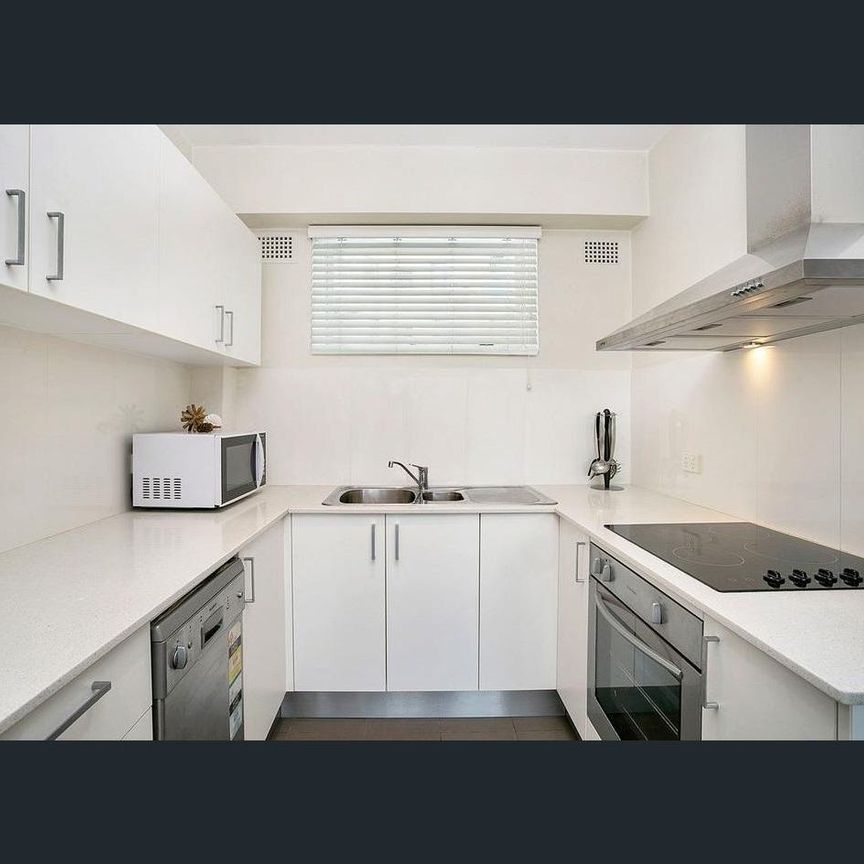 Fully Furnished Apartment With Knockout Harbour Views - Photo 1