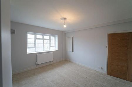 4 bedroom apartment to rent - Photo 3