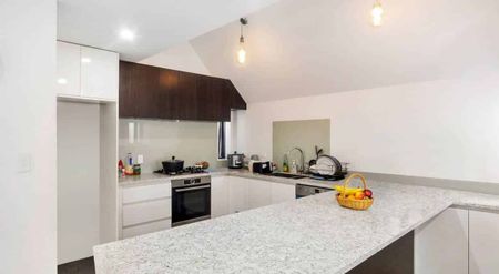 Luxury 3-Bedroom Home with Golf Course Views - Photo 5