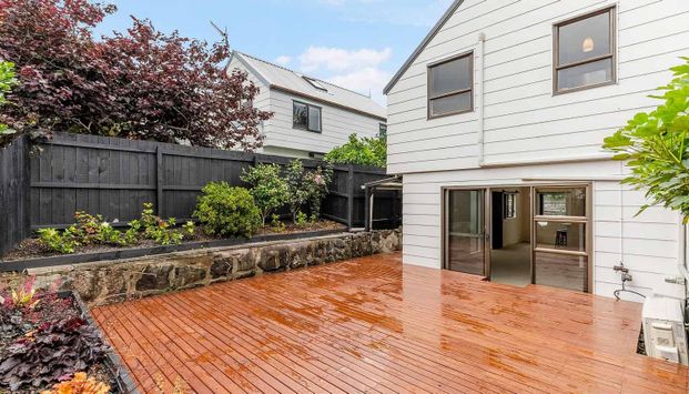 Beautiful 3 Bedroom Townhouse in Greenlane - Photo 1