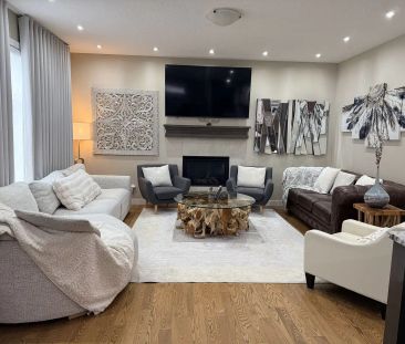 Exceptional 3,560+ Sq. Ft. Home + Legal Suite | 6 Bedrooms | 4.5 Baths | — 6 Bedrooms House - Photo 1