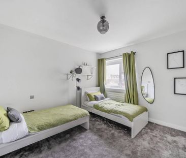 3 bedroom flat to rent - Photo 4