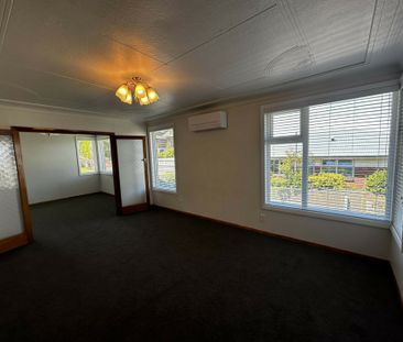 Beautiful in Belleknowes! - Photo 2