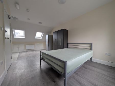 Kingsley Road, Hounslow - Photo 2