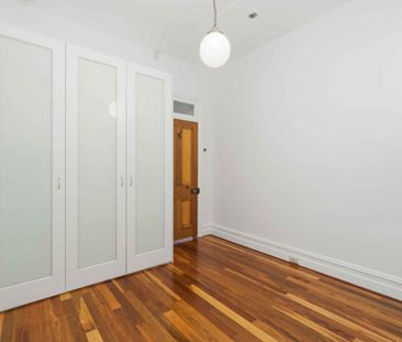 SUNNY AND SPACIOUS FREESTANDING COTTAGE - Photo 6