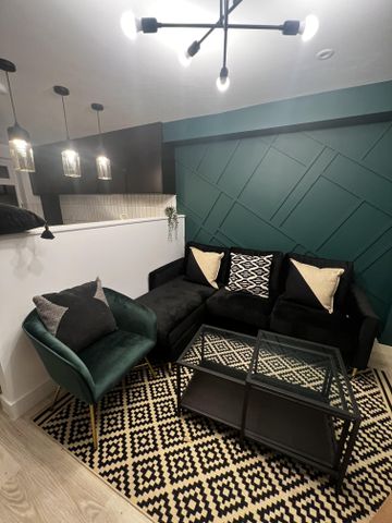 6 bed house to rent in Ariel Close - Photo 2