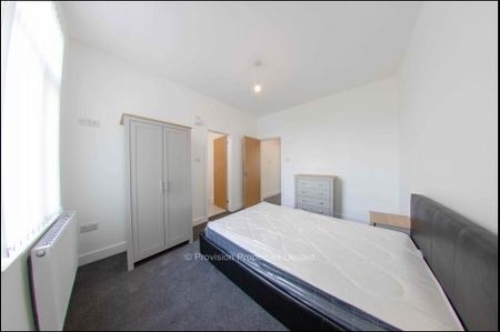 6 Bedroom Leeds Student Properties - Photo 5