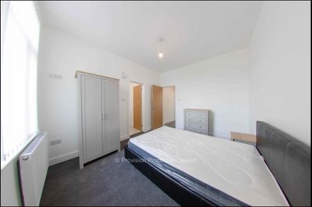 6 Bedroom Leeds Student Properties - Photo 2