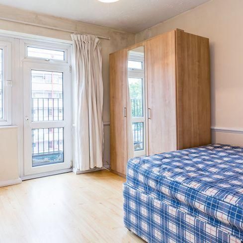 3 bedroom flat to rent - Photo 1