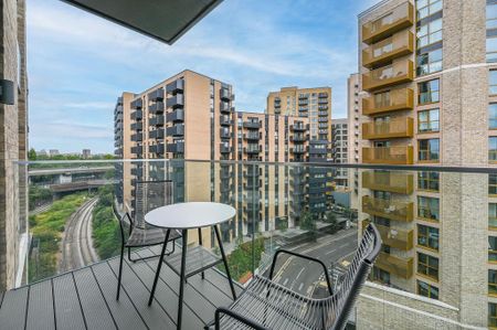 3 bedroom flat to rent - Photo 4