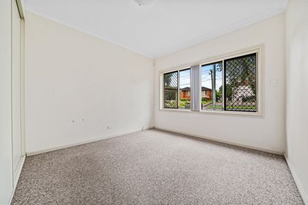 Neat And Tidy 3 Bedroom Family Home - Photo 2