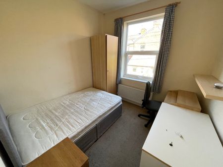 5 bedroom house to rent Landcross Road, Fallowfield, M14 - Photo 3