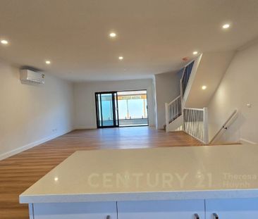 Ultra Premium Residence in the Heart of Springvale - Photo 3