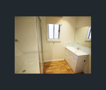 Modern One Bedroom Unit - Photo 3