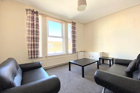 4 bedroom apartment to rent - Photo 3