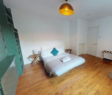 Terraced House to rent on - Photo 2