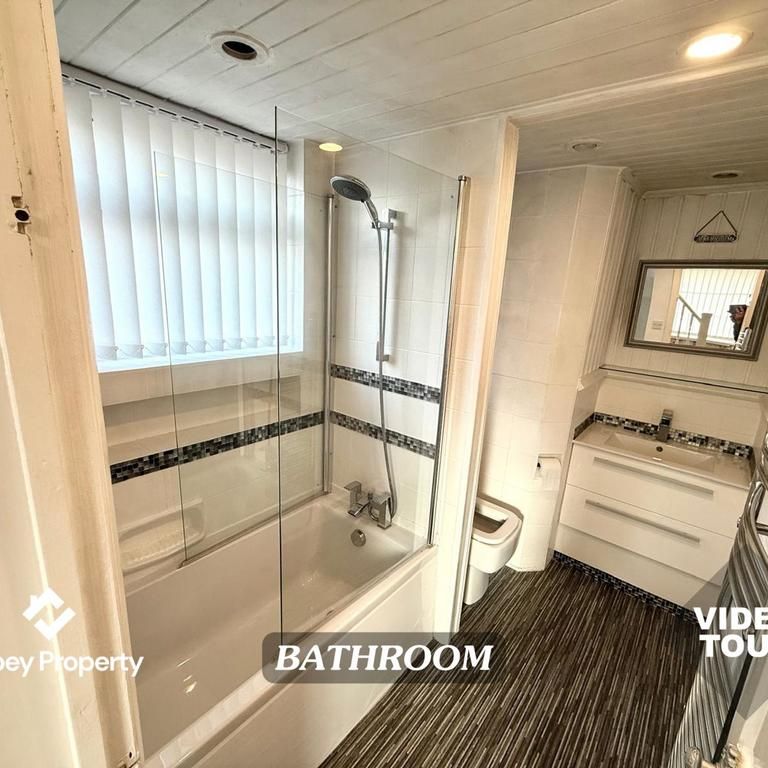 3 bedroom semi-detached bungalow to rent - Photo 1