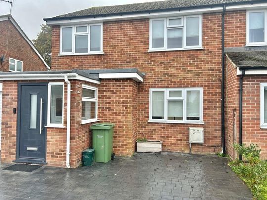 4 bedroom semi-detached house to rent - Photo 1