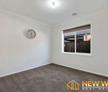 16 Markham St, Wollert, Vic 3750 - Photo 2