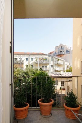 Near Sendlinger Tor: Beautiful 2-room apartment with balcony - Photo 1