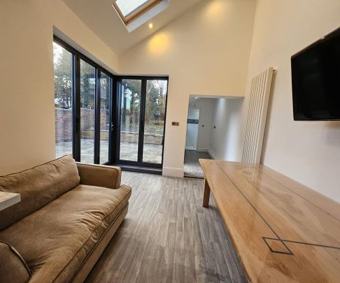 6 bedroom semi-detached house to rent - Photo 1